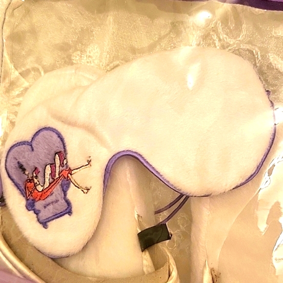 Spa Beauty Gift Set! Cozy Slippers, Sleep Mask & Photo Album, White & Purple, M - Picture 4 of 15